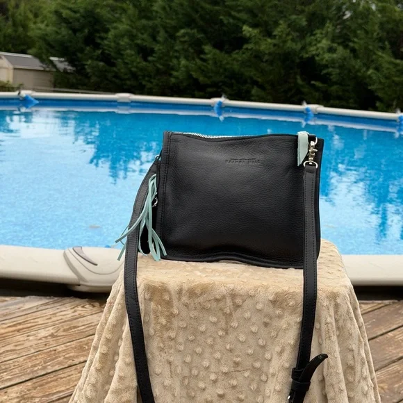 Set of 2 Fringe Hill Design bags - Picture 3 of 8